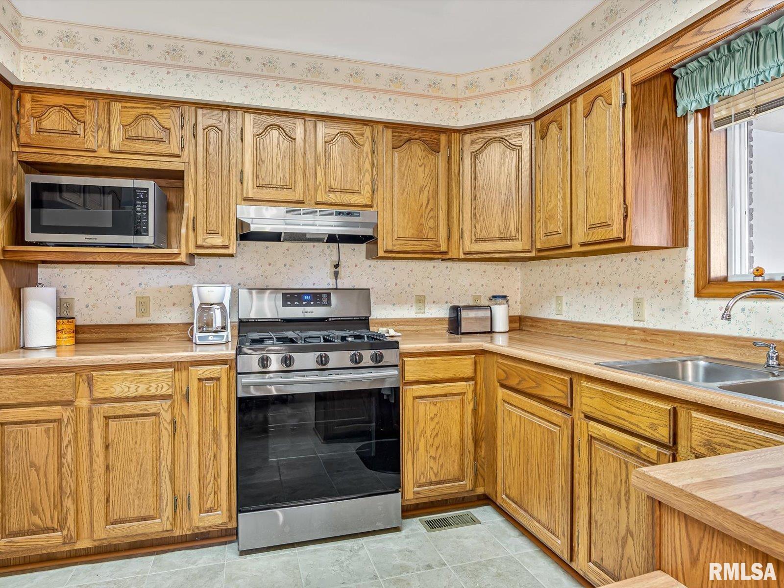 582 South 3rd Street Radom, IL 62831 - Photo 17 of 24 Gallery Image 17