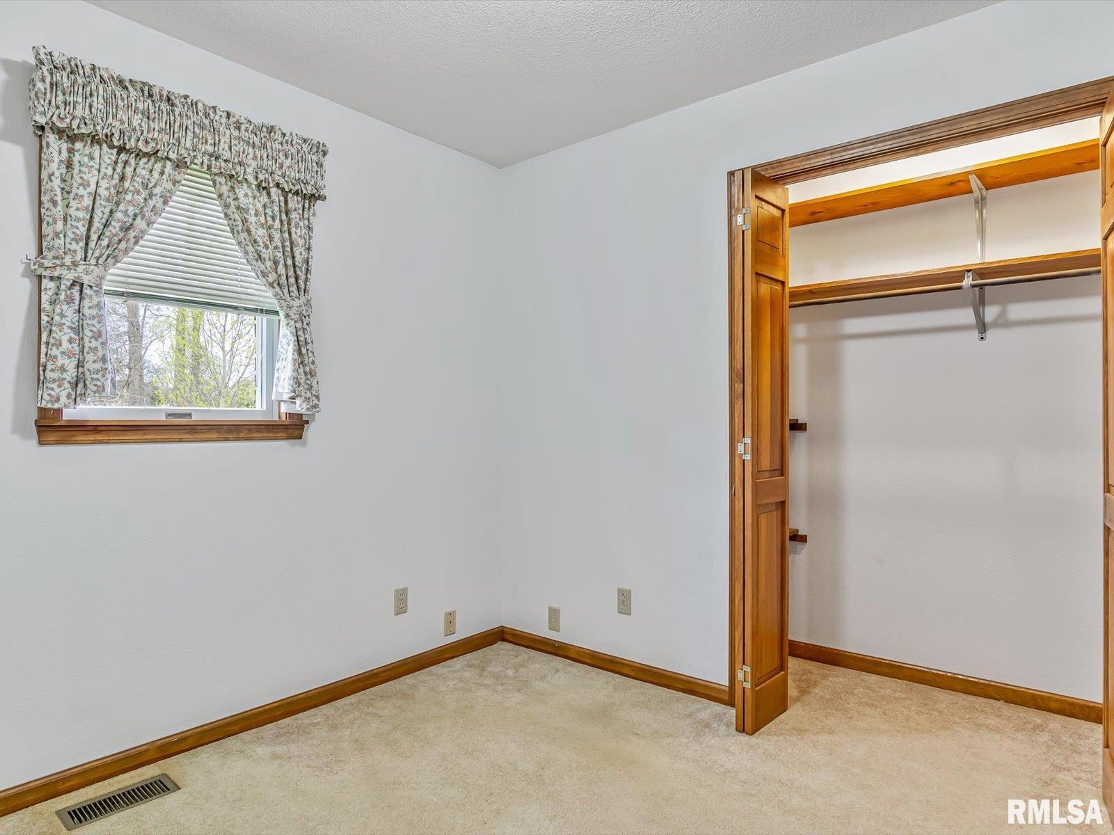582 South 3rd Street Radom, IL 62831 - Photo 9 of 24 Gallery Image 9