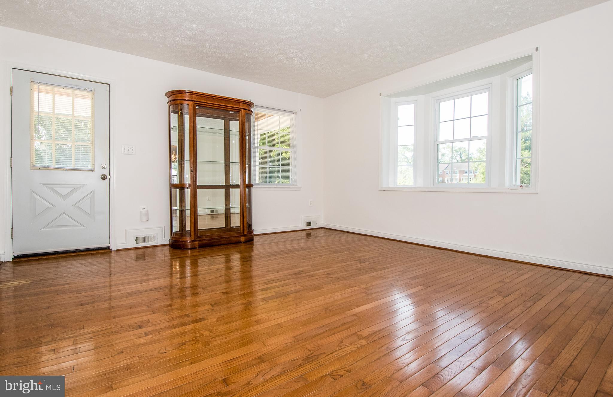 5218 Kelway Road Baltimore, MD 21239 - Photo 3 of 14 Living Room