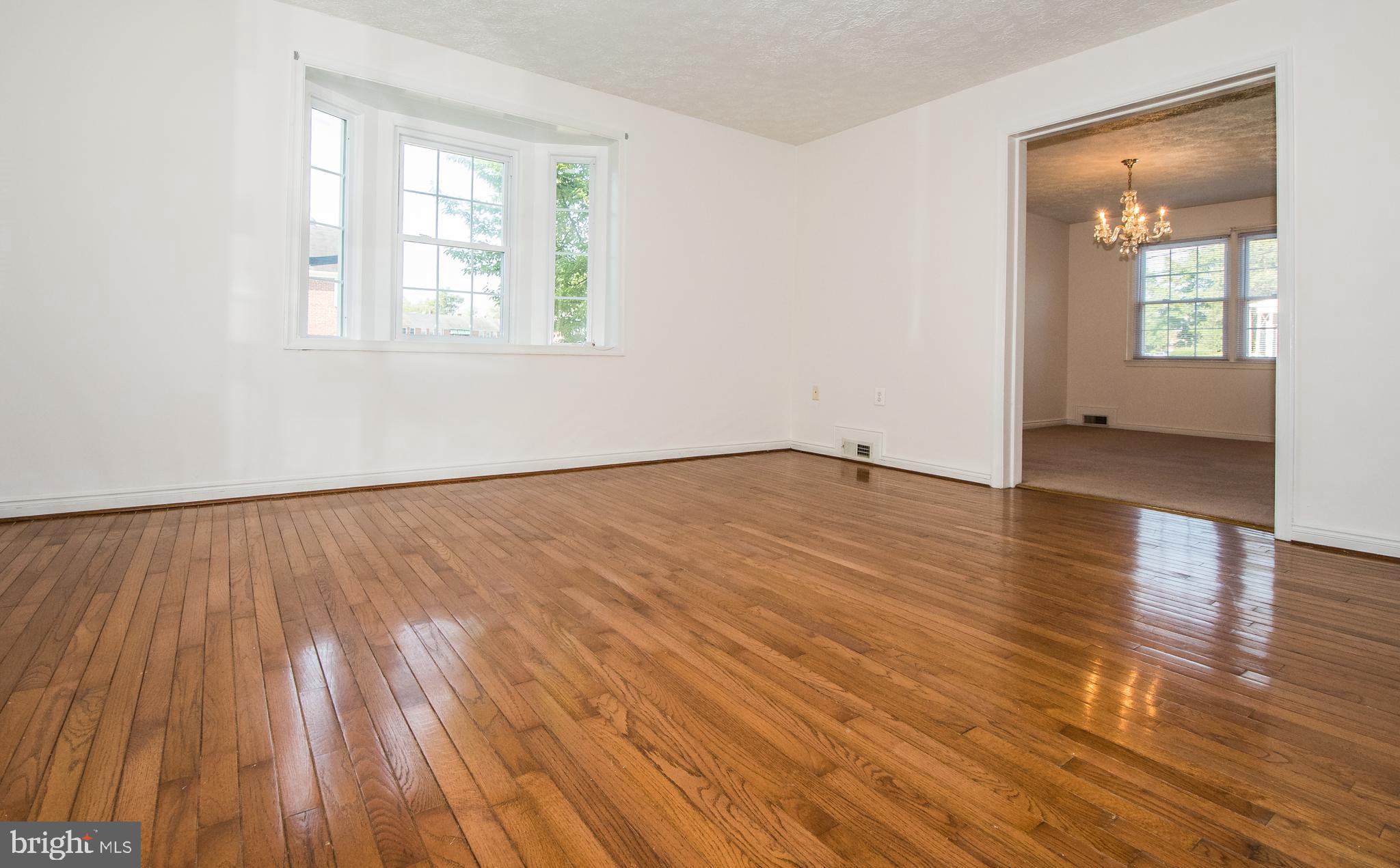 5218 Kelway Road Baltimore, MD 21239 - Photo 4 of 14 Living Room