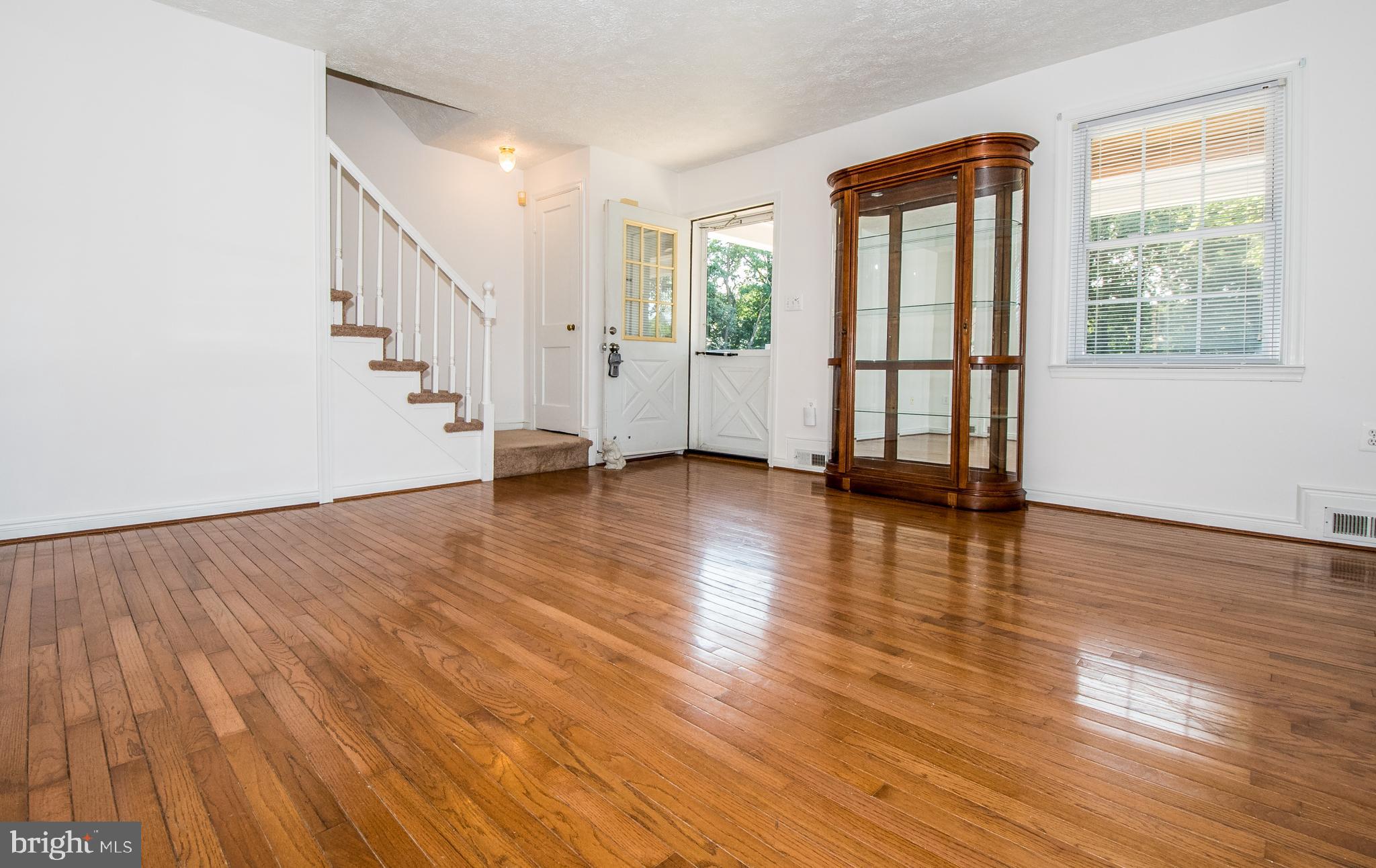 5218 Kelway Road Baltimore, MD 21239 - Photo 5 of 14 Living Room