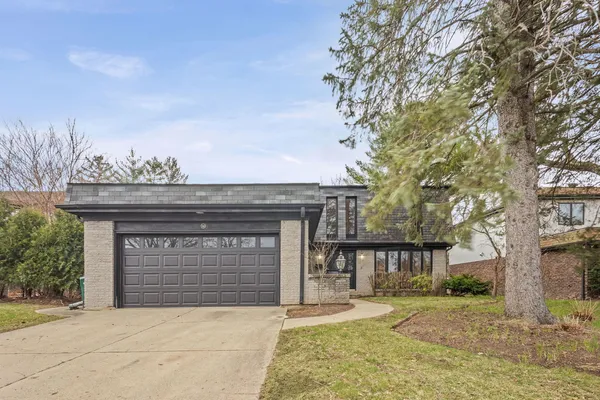 $779,900 | 560 Hunter Road, Wilmette, IL 60091