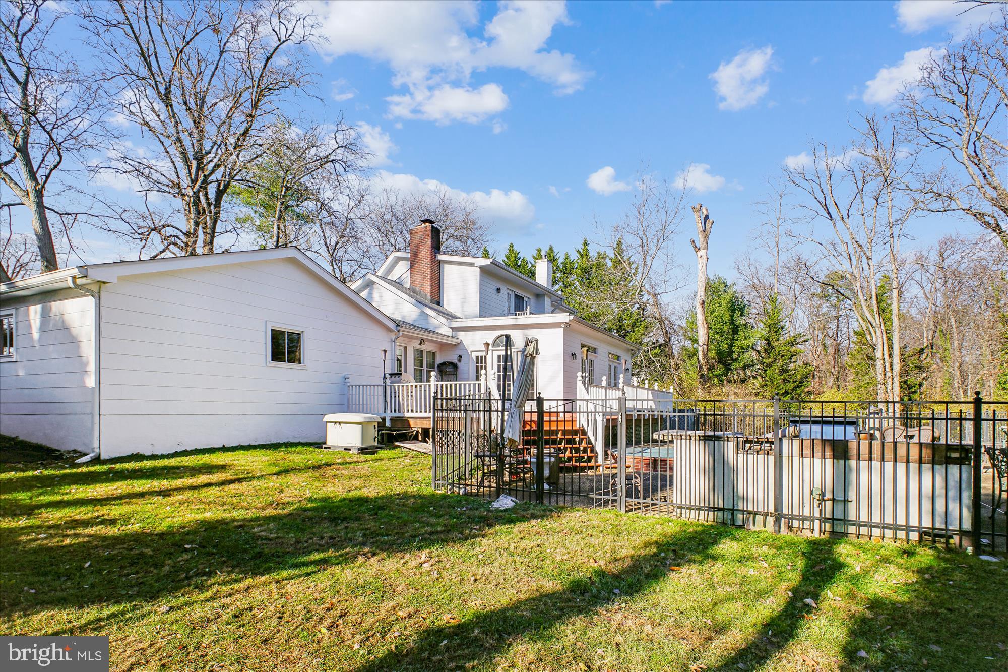 2627 Five Oaks Road Vienna, VA 22181 - Photo 11 of 111 Side view