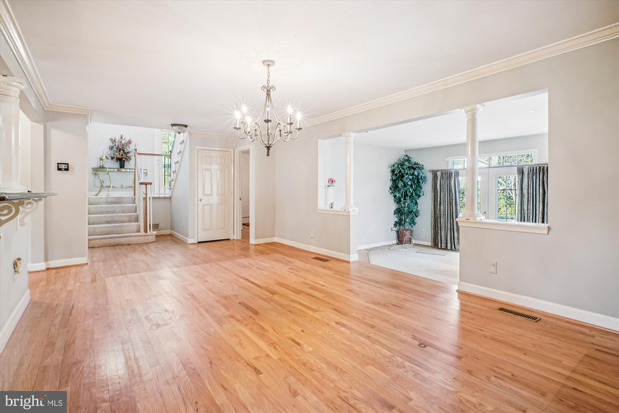 2627 Five Oaks Road Vienna, VA 22181 - Photo 14 of 111 Living dinning room