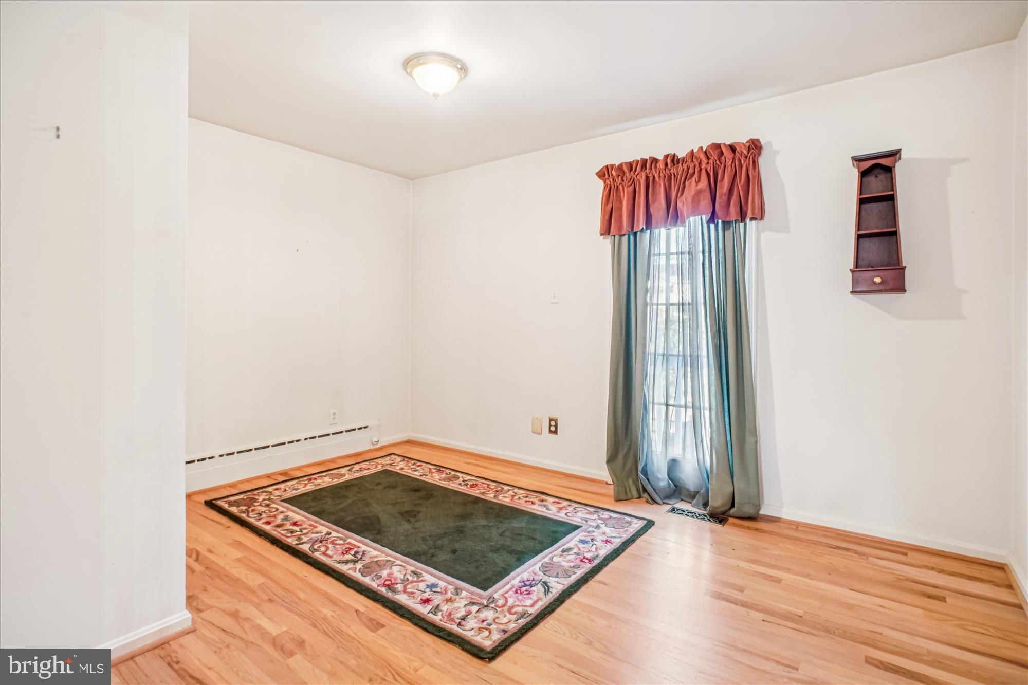 2627 Five Oaks Road Vienna, VA 22181 - Photo 38 of 111 an empty room with bags