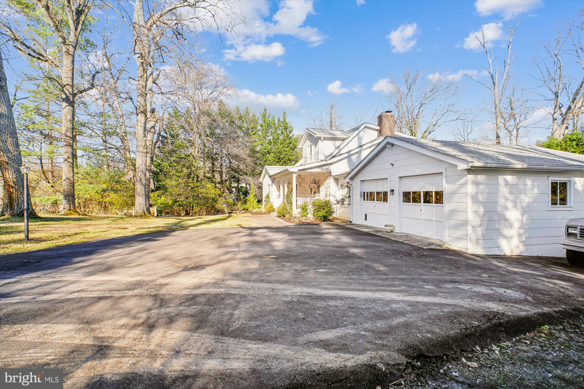 2627 Five Oaks Road Vienna, VA 22181 - Photo 4 of 111 Side view