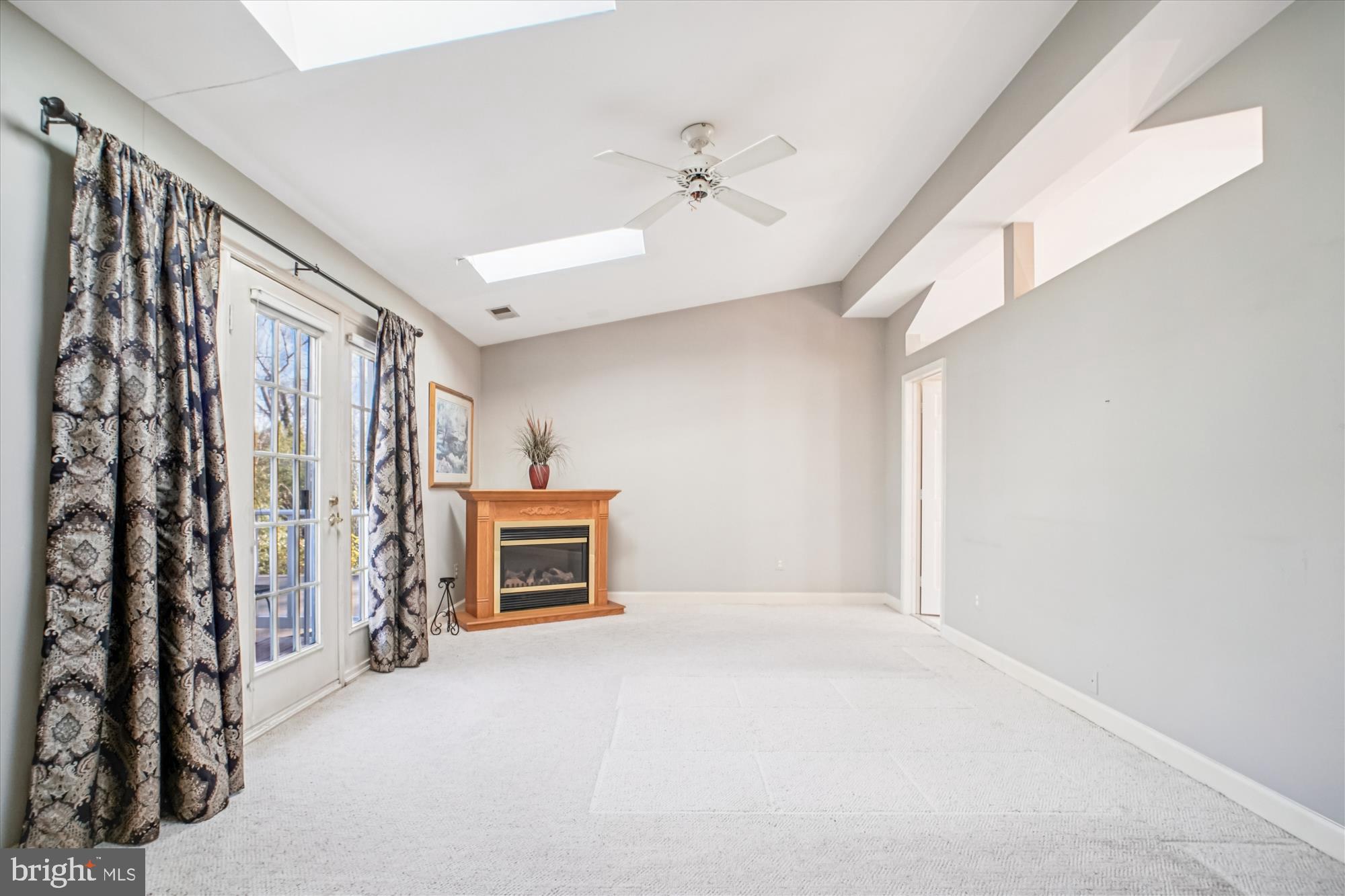 2627 Five Oaks Road Vienna, VA 22181 - Photo 51 of 111 Bedroom upstairs