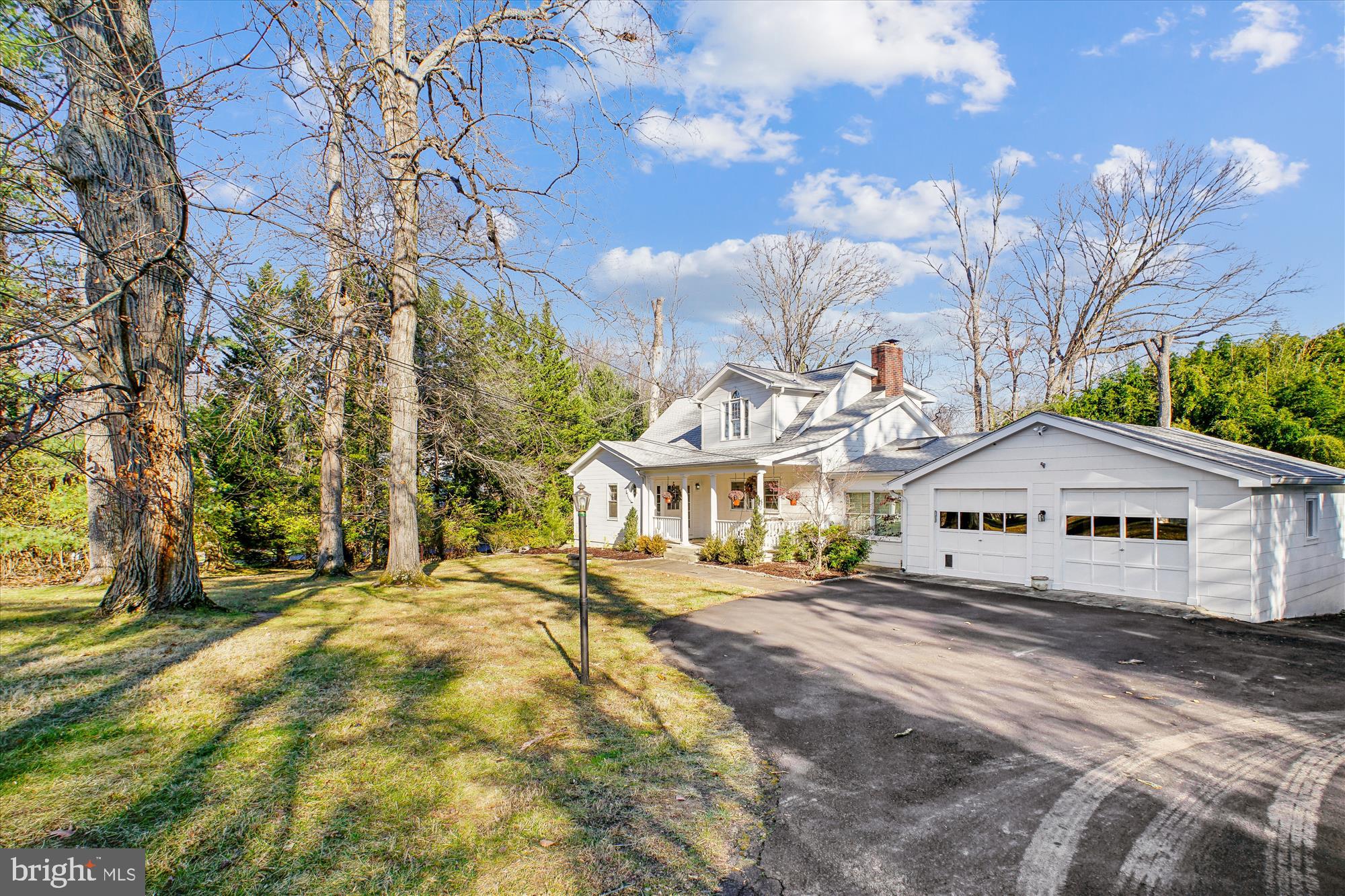 2627 Five Oaks Road Vienna, VA 22181 - Photo 6 of 111 Side view