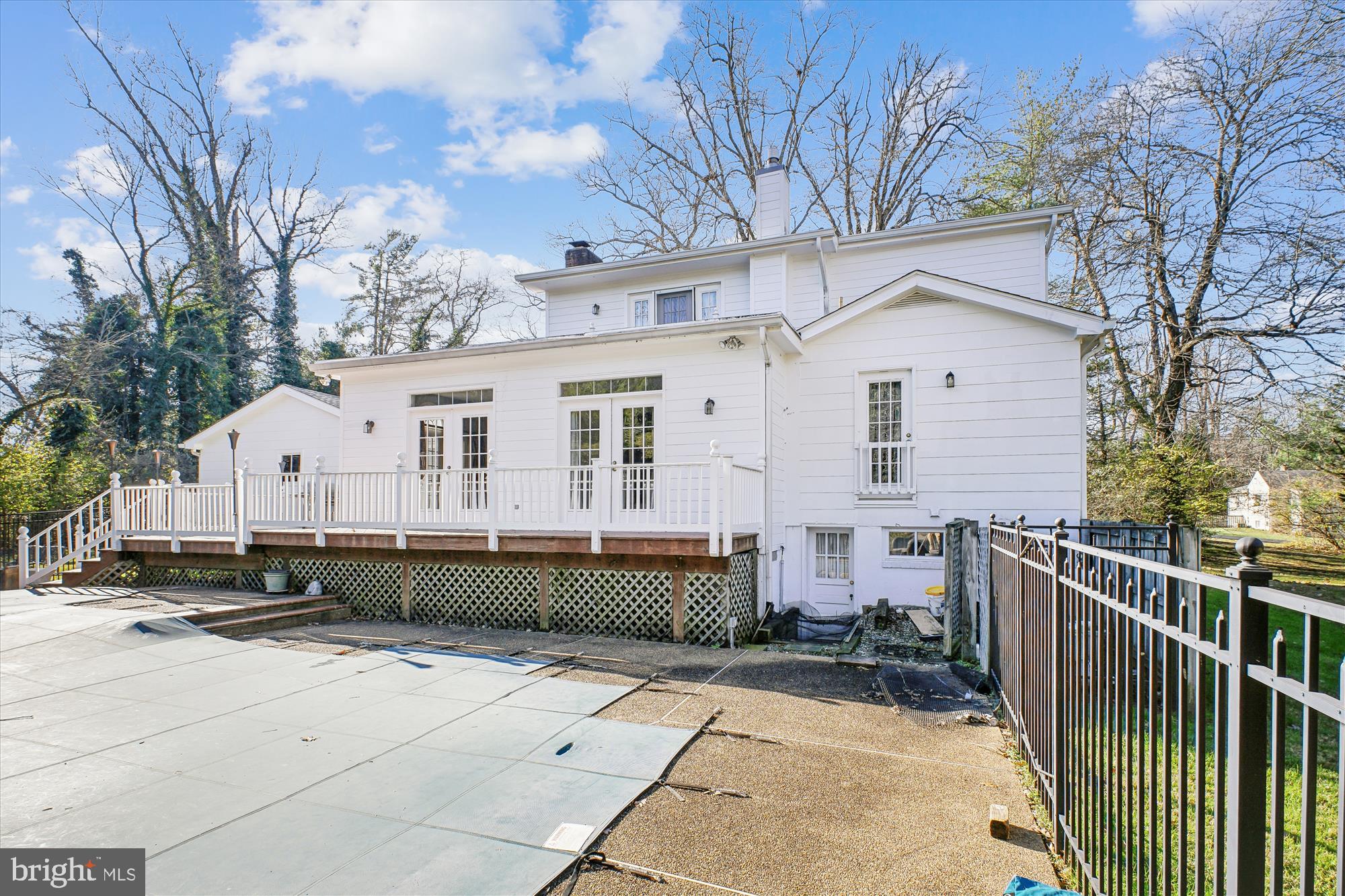 2627 Five Oaks Road Vienna, VA 22181 - Photo 75 of 111 a front view of a house with a yard