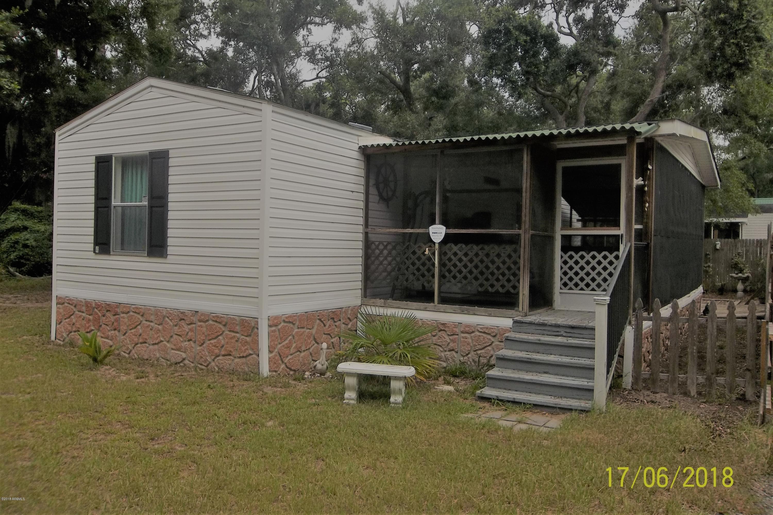 4 Triangle Road St. Helena Island, SC 29920 - Photo 10 of 14 Side yard