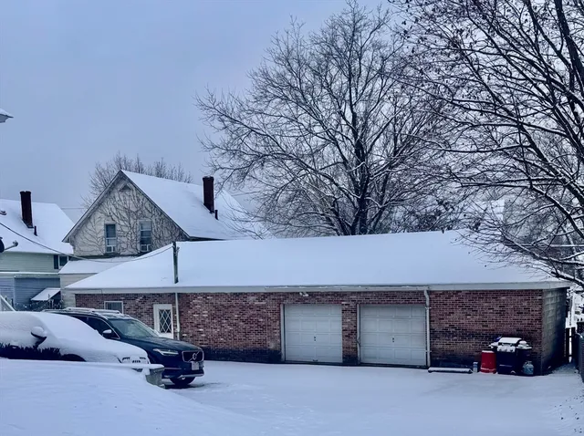 a view of a car park in front of house
