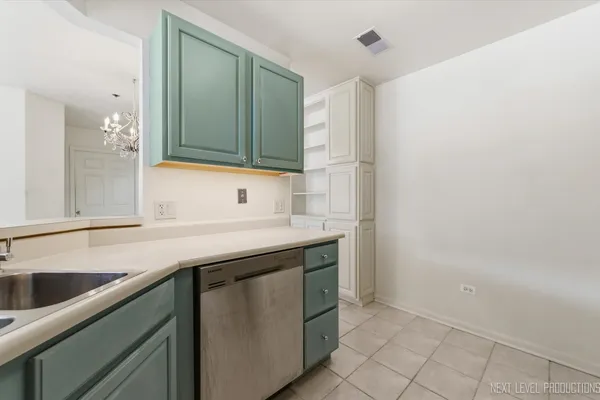 $299,900 | 147 Hunt Club Drive, Unit 147, St. Charles, IL 60174