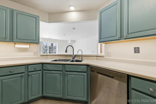 $299,900 | 147 Hunt Club Drive, Unit 147, St. Charles, IL 60174