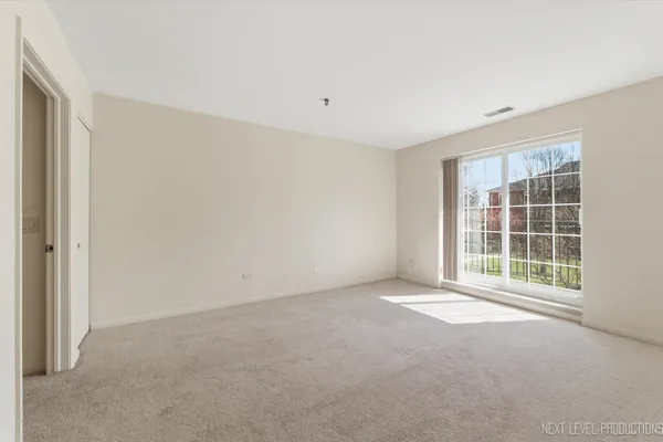 $299,900 | 147 Hunt Club Drive, Unit 147, St. Charles, IL 60174