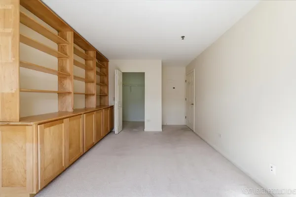 $299,900 | 147 Hunt Club Drive, Unit 147, St. Charles, IL 60174