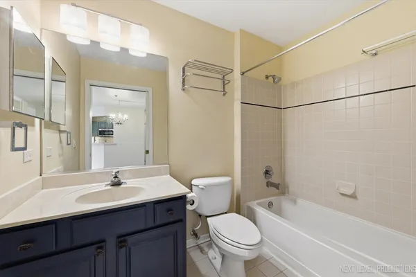 $299,900 | 147 Hunt Club Drive, Unit 147, St. Charles, IL 60174