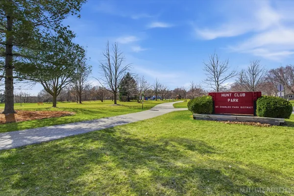 $299,900 | 147 Hunt Club Drive, Unit 147, St. Charles, IL 60174