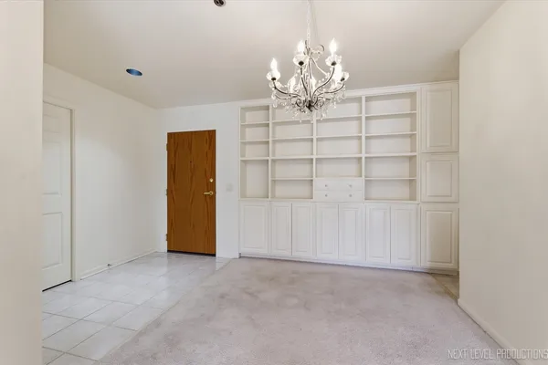 $299,900 | 147 Hunt Club Drive, Unit 147, St. Charles, IL 60174