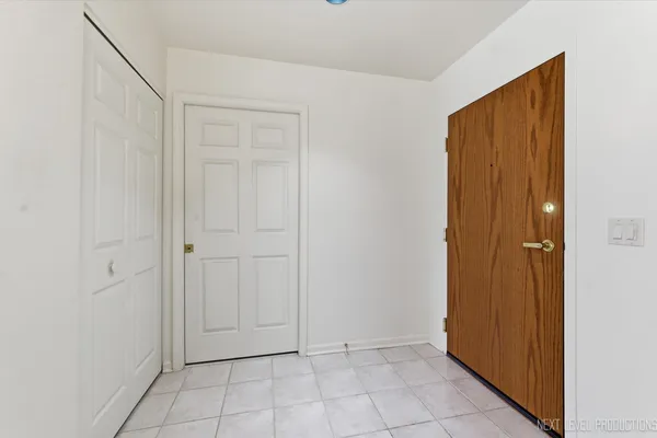 $299,900 | 147 Hunt Club Drive, Unit 147, St. Charles, IL 60174