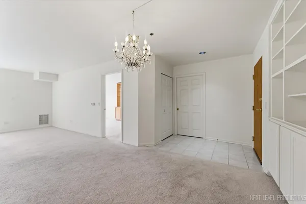 $299,900 | 147 Hunt Club Drive, Unit 147, St. Charles, IL 60174