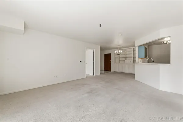 $299,900 | 147 Hunt Club Drive, Unit 147, St. Charles, IL 60174