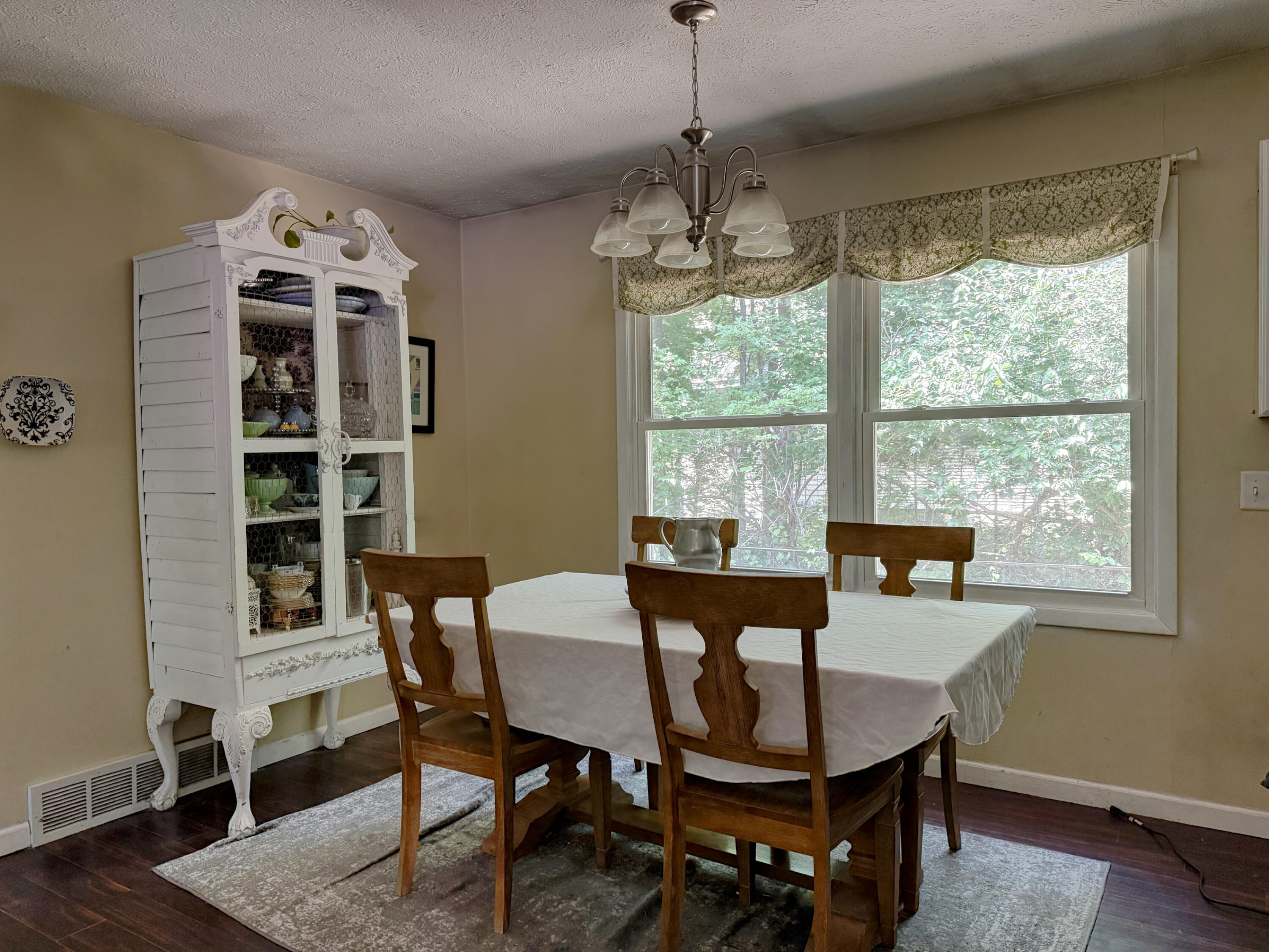 16613 West Fruitport Road Spring Lake, MI 49456 - Photo 8 of 26 dining room