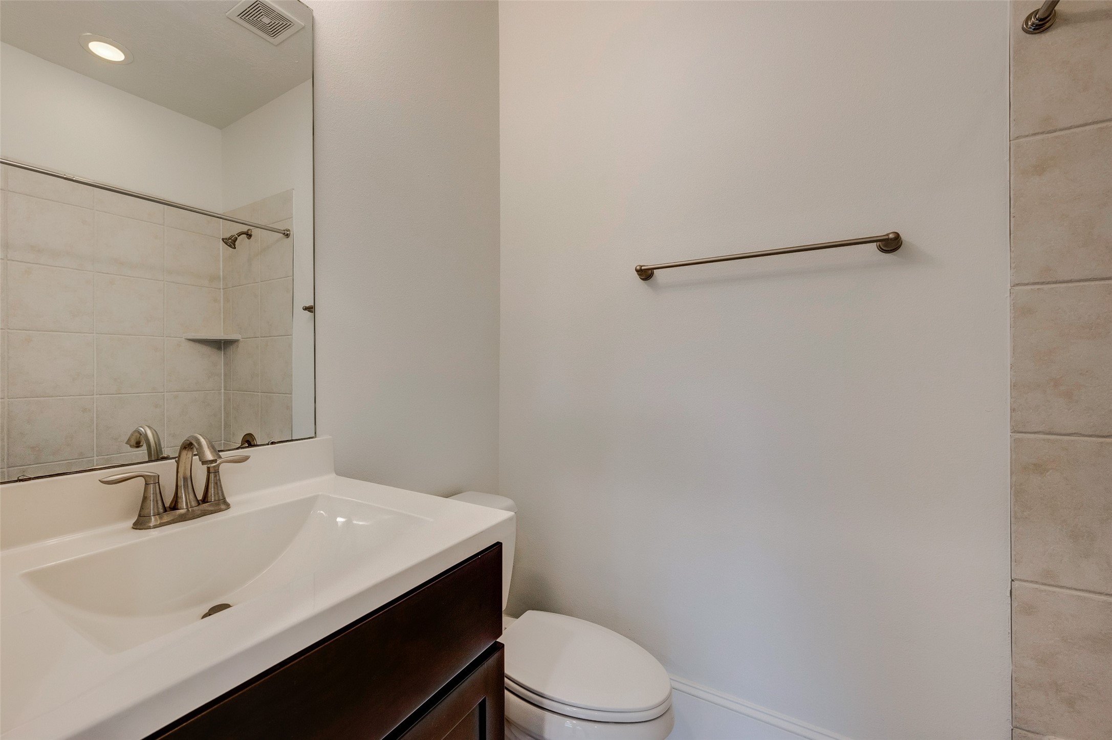 1413 Patterson Street Houston, TX 77007 - Photo 26 of 37 Secondary bathroom
