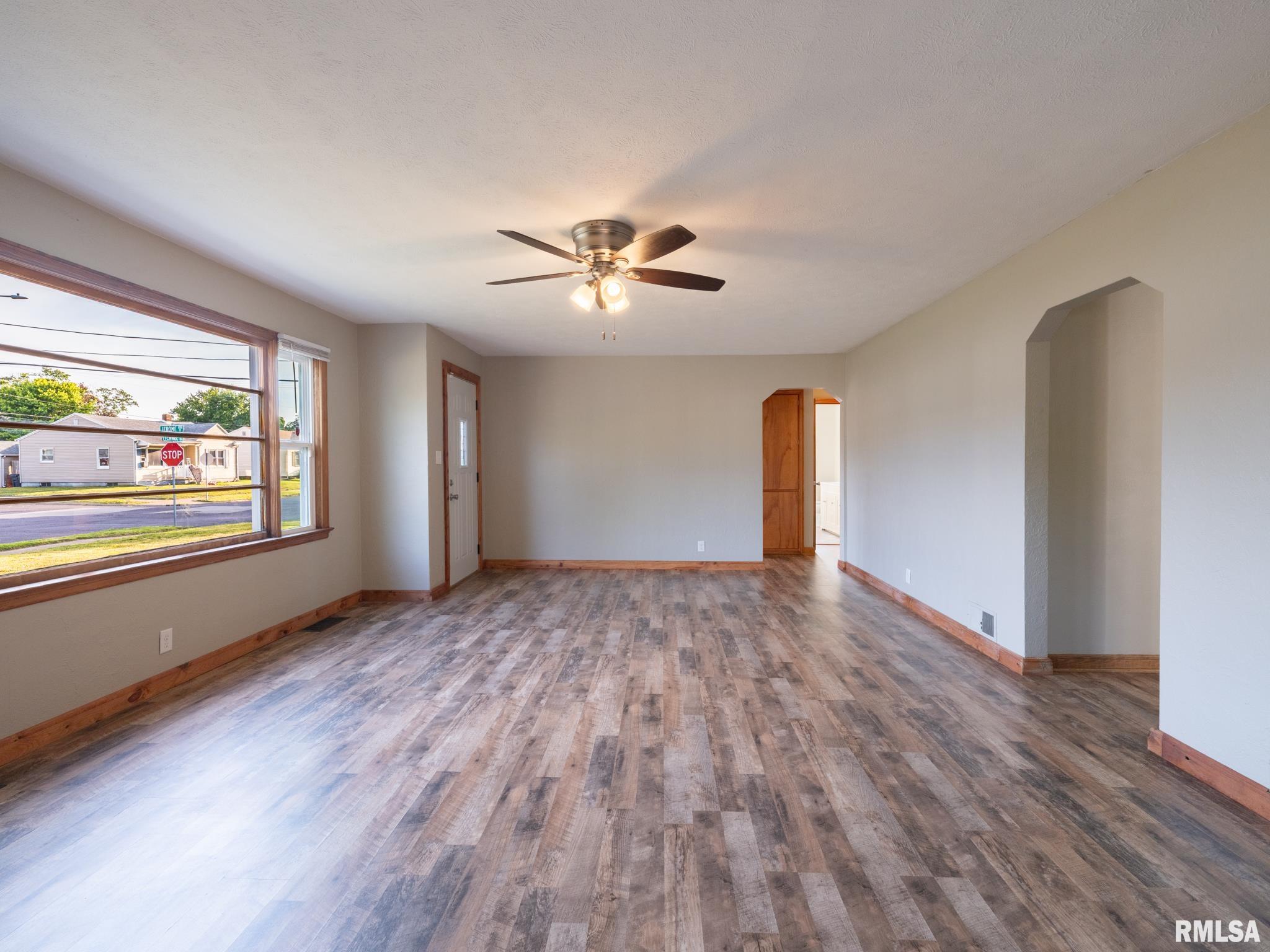 1501 Tennell Road Pekin, IL 61554 - Photo 2 of 25
