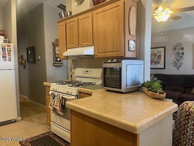 2050 West Dunlap Avenue, Unit B153 Phoenix, AZ 85021 - Photo 5 of 23 Kitchen to family room