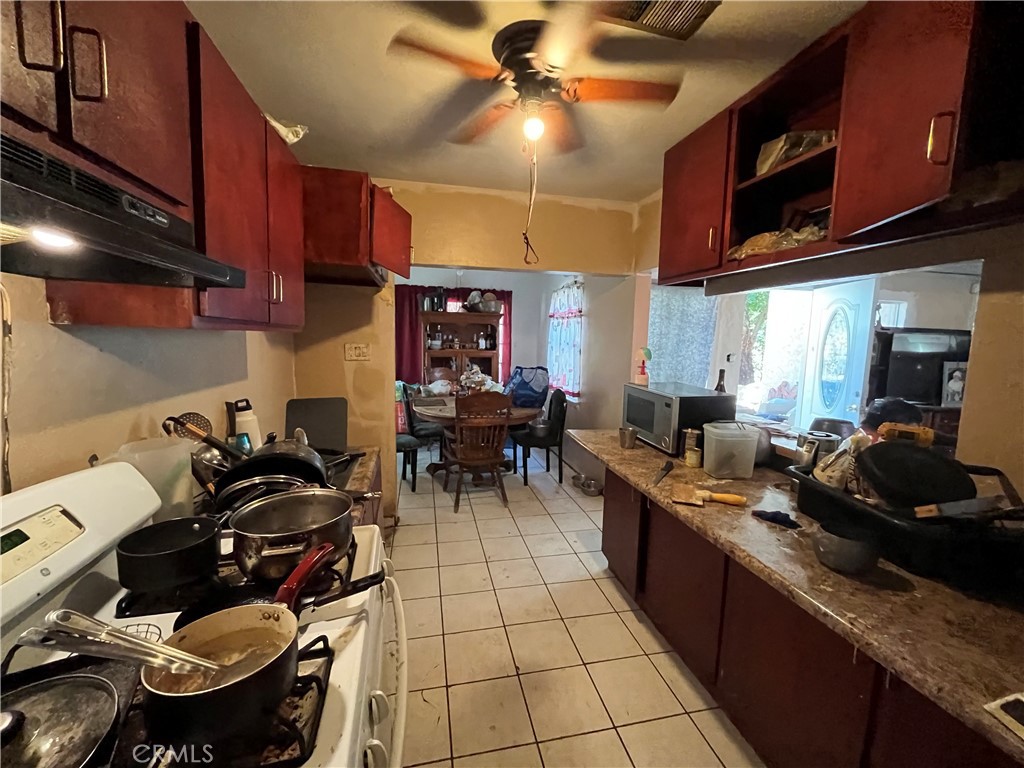 45639 King Street Indio, CA 92201 - Photo 9 of 28 a kitchen with a sink and cabinets
