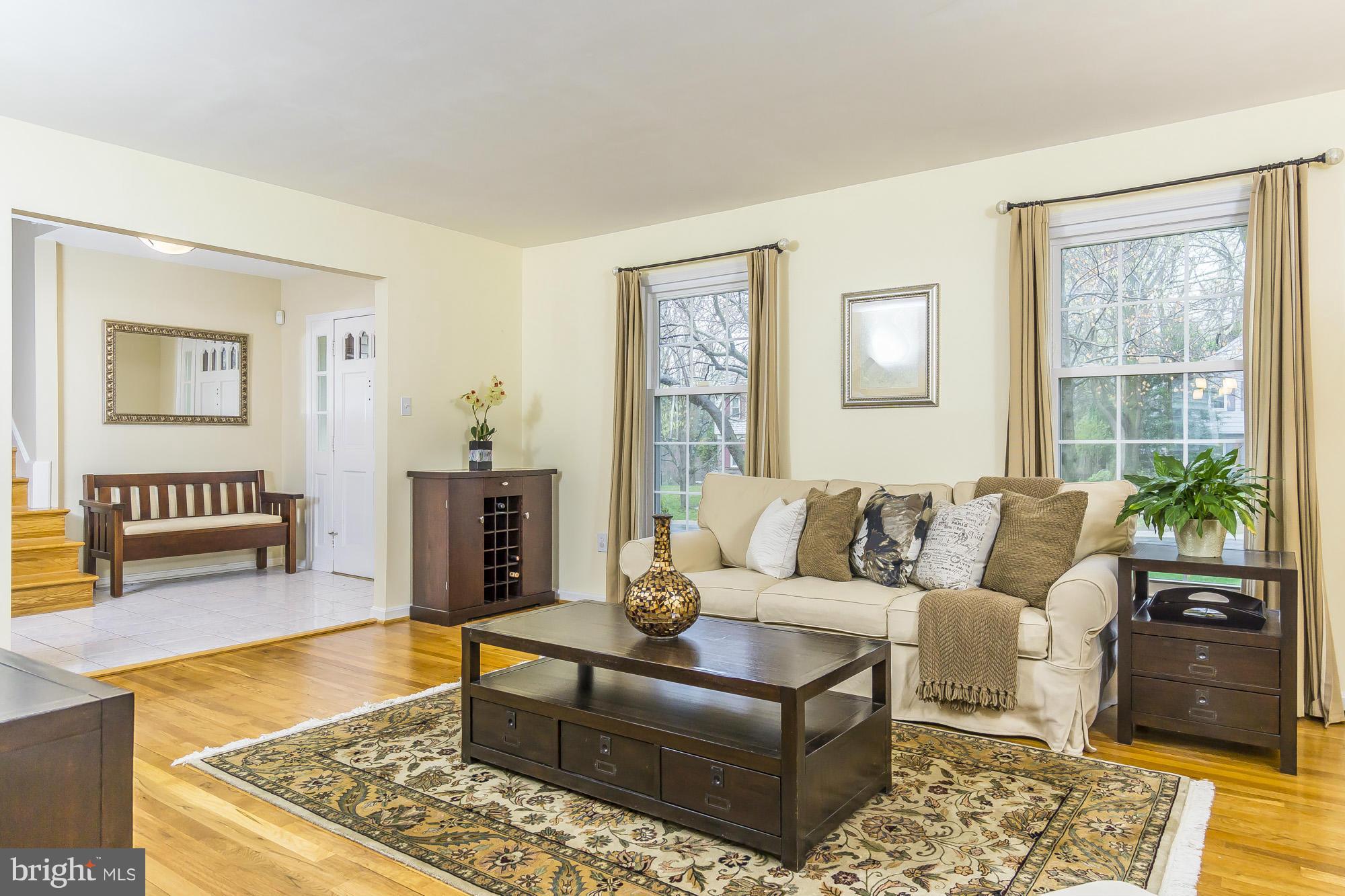 1648 Winding Waye Lane Silver Spring, MD 20902 - Photo 2 of 30 Living Room