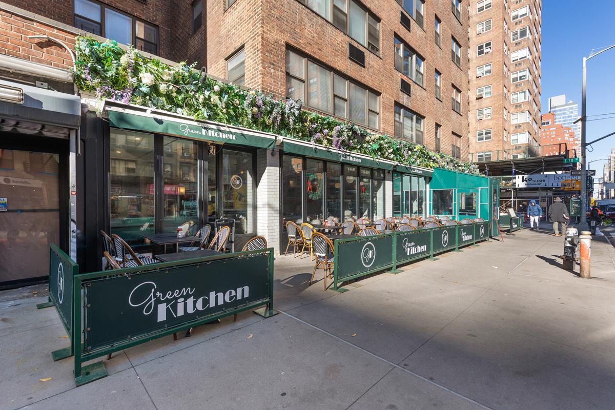 233 East 69th Street, Unit 9J Manhattan, NY 10021 - Photo 13 of 16