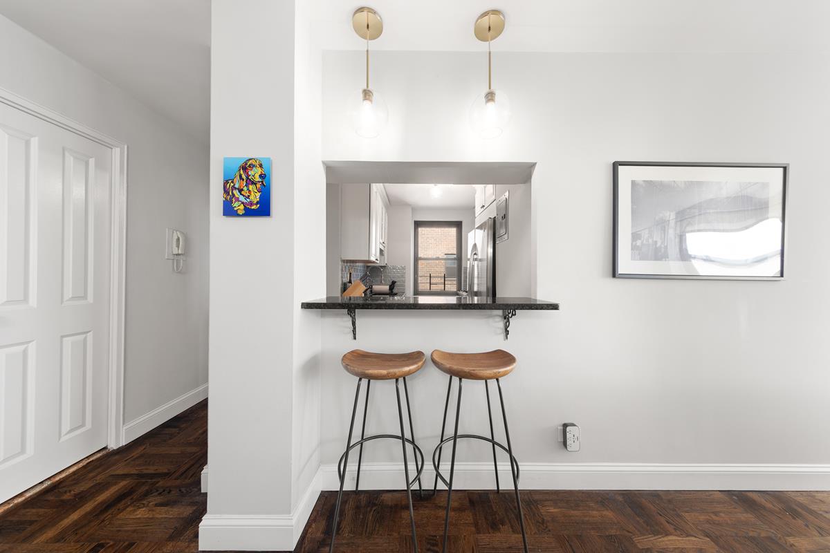 233 East 69th Street, Unit 9J Manhattan, NY 10021 - Photo 4 of 16