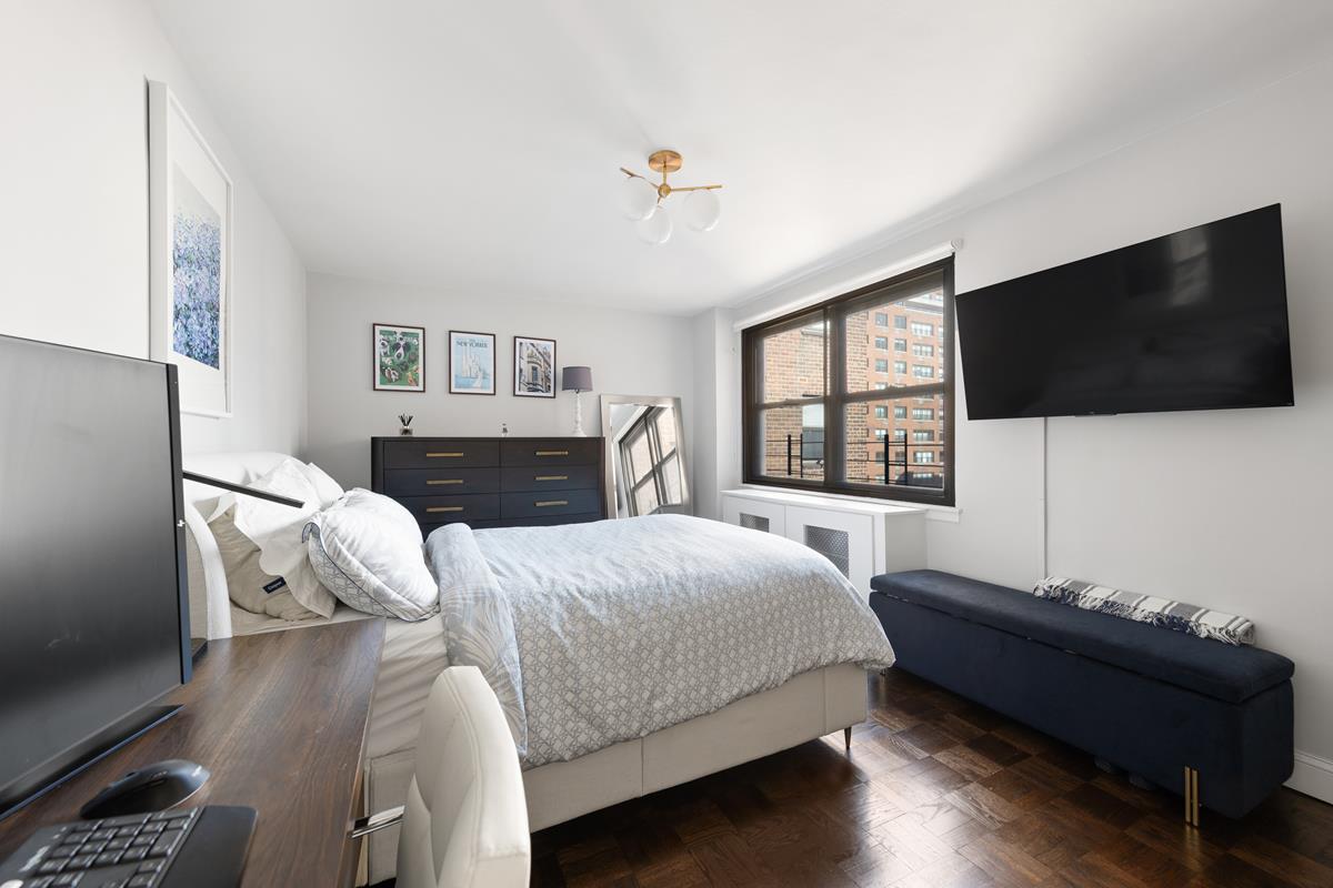233 East 69th Street, Unit 9J Manhattan, NY 10021 - Photo 8 of 16