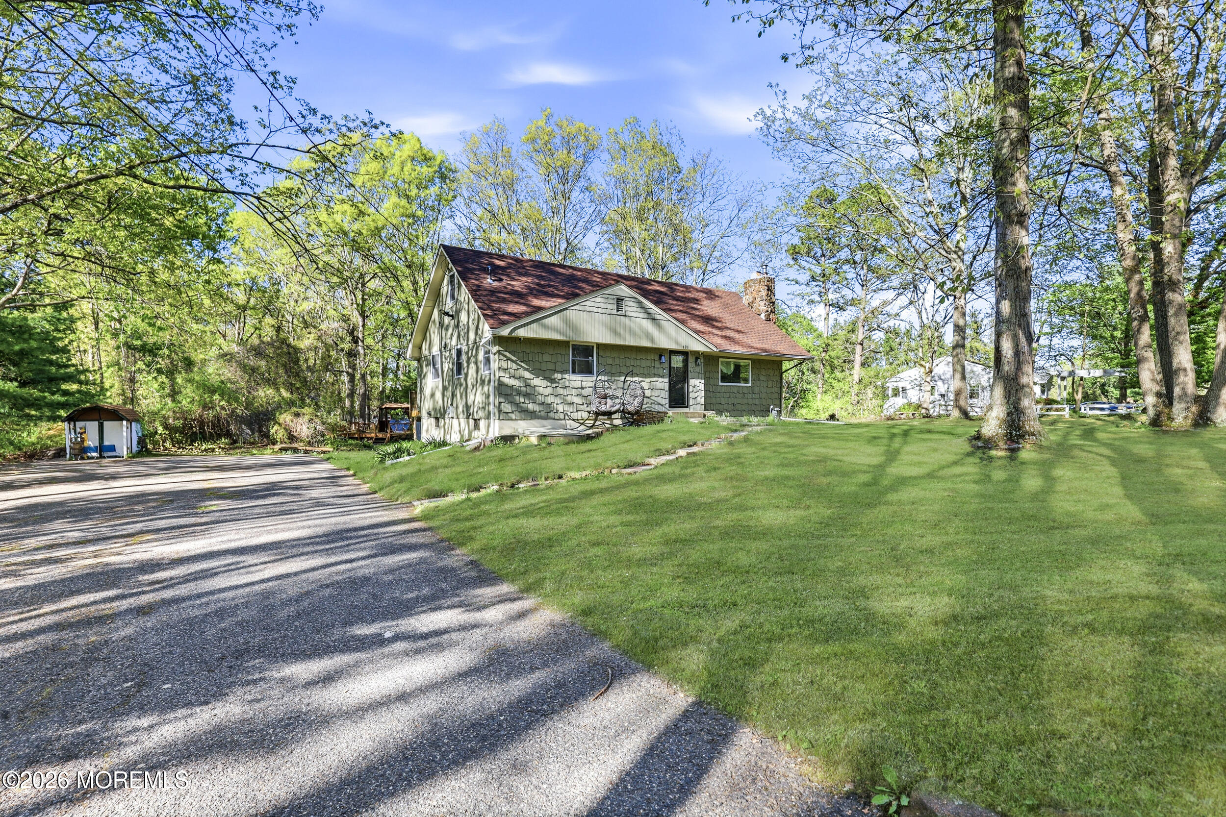 492 Cobain Road Jackson, NJ 08527 - Photo 4 of 47 a front view of a house with garden