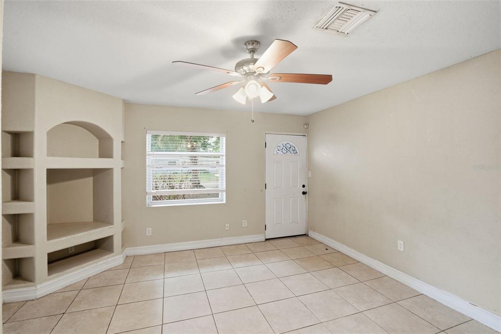 1011 Santa Barbara Road Orlando, FL 32808 - Photo 4 of 25 Gallery Image 4