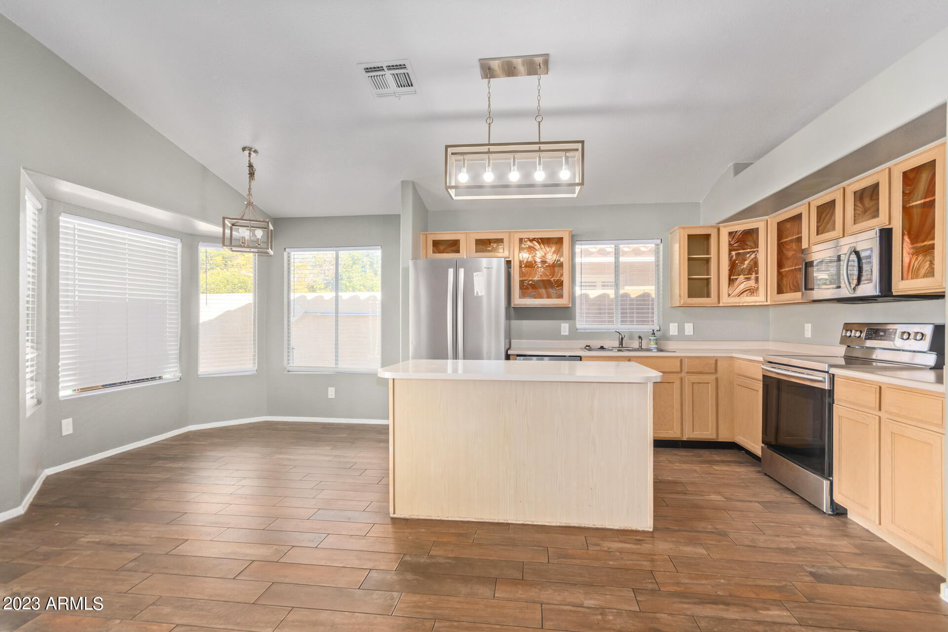 7554 West Calavar Road Peoria, AZ 85381 - Photo 10 of 30 10 - Calavar
