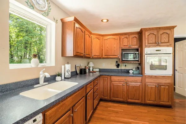 $975,000 | 7805 Cougar Drive, Delton, MI 49046