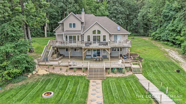 $975,000 | 7805 Cougar Drive, Delton, MI 49046