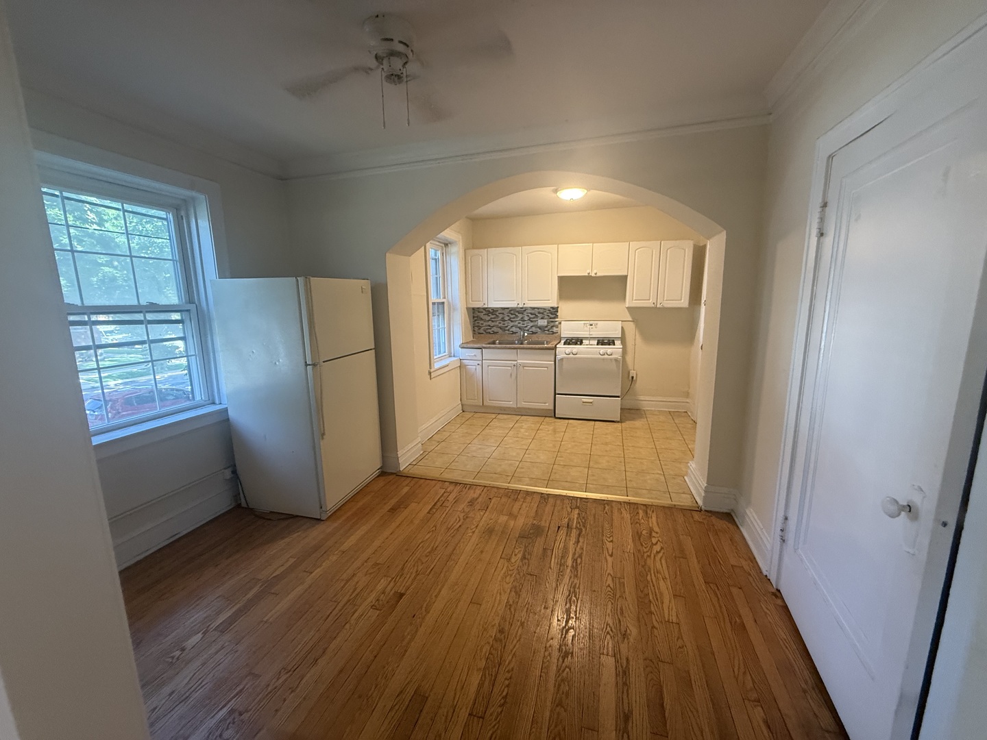 6348 13th Street, Unit A02 Berwyn, IL 60402 - Photo 4 of 10