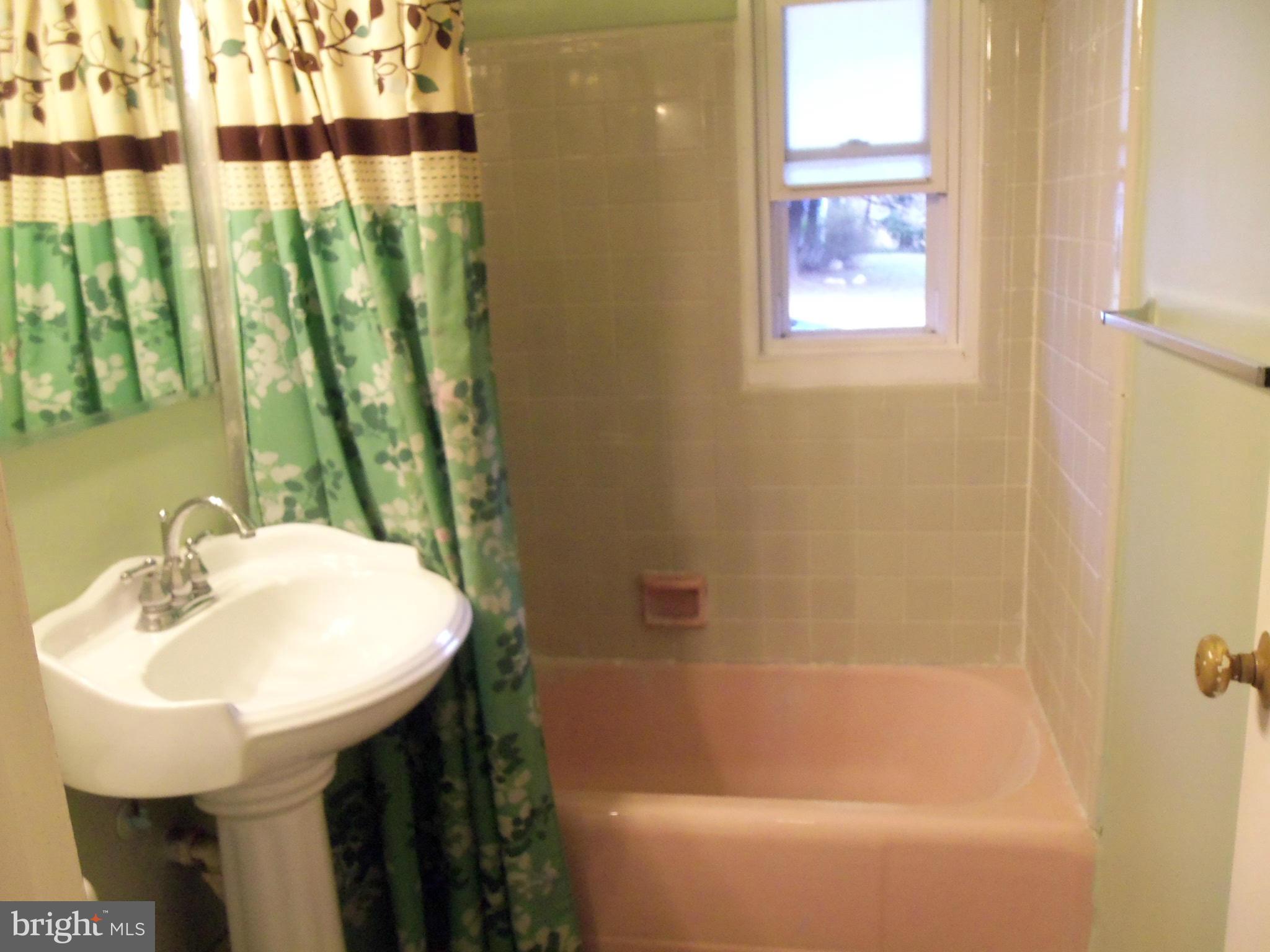 7309 Axton Street Springfield, VA 22151 - Photo 21 of 26 Full Bath