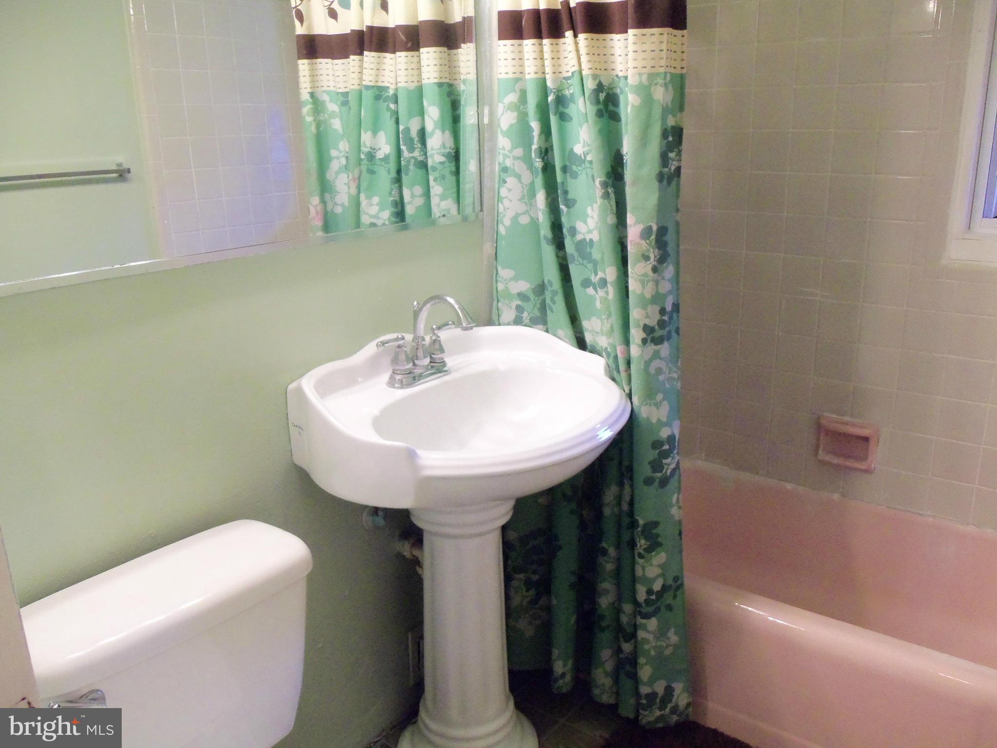7309 Axton Street Springfield, VA 22151 - Photo 22 of 26 Main Bath