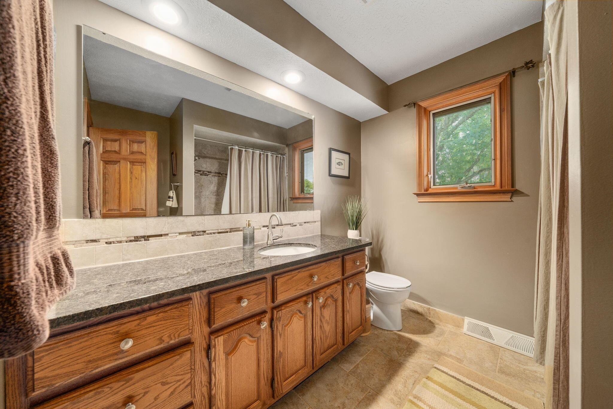 6990 Sunbury Road Westerville, OH 43082 - Photo 20 of 45 41-web-or-mls-DSC08097
