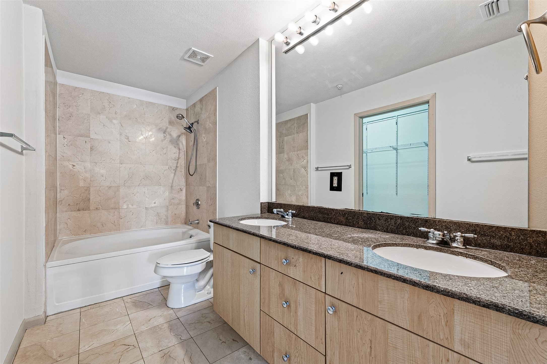 3505 Sage Road, Unit 115 Houston, TX 77056 - Photo 16 of 30 Gallery Image 16