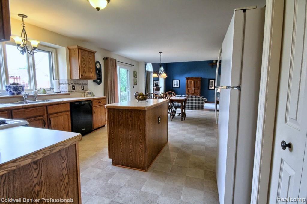 46462 Inverness Road Canton, MI 48188 - Photo 11 of 32 Kitchen, Pic. #2