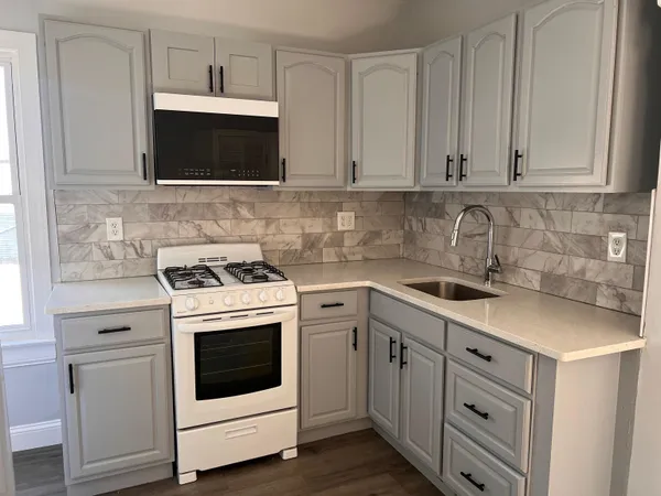 $1,900 | 7 Beacon Avenue, Unit 2, Jersey City, NJ 07306