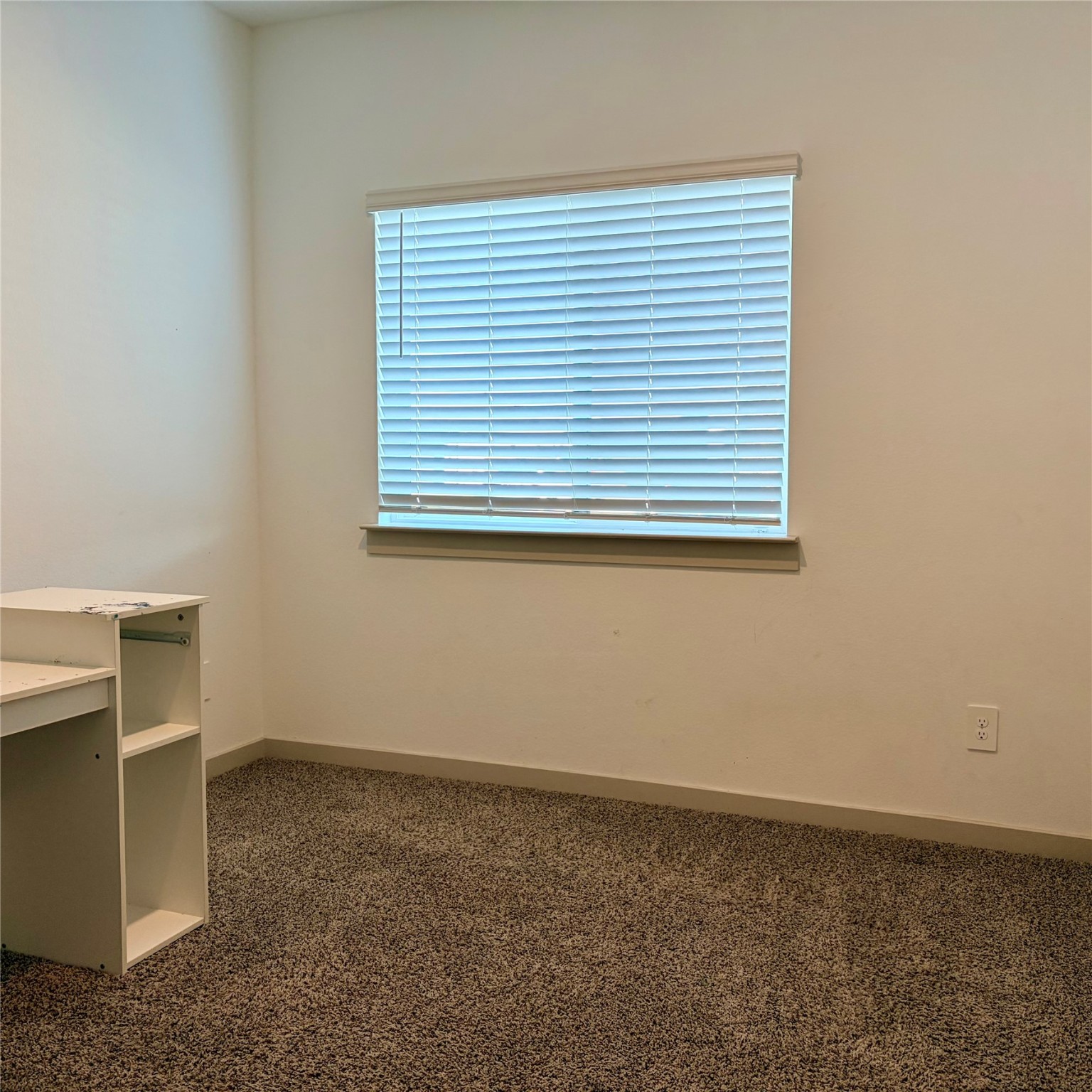 10610 Great Basin Drive Rosharon, TX 77583 - Photo 11 of 14 an empty room with a window