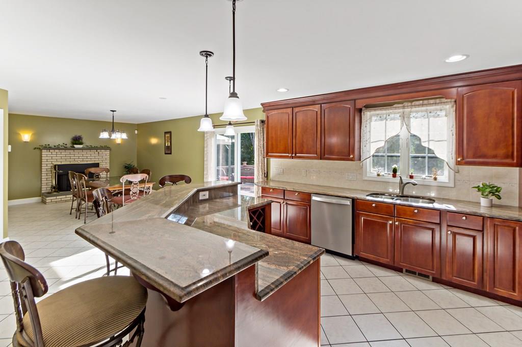 72 Blanding Road Rehoboth, MA 02769 - Photo 5 of 34 Gallery Image 5