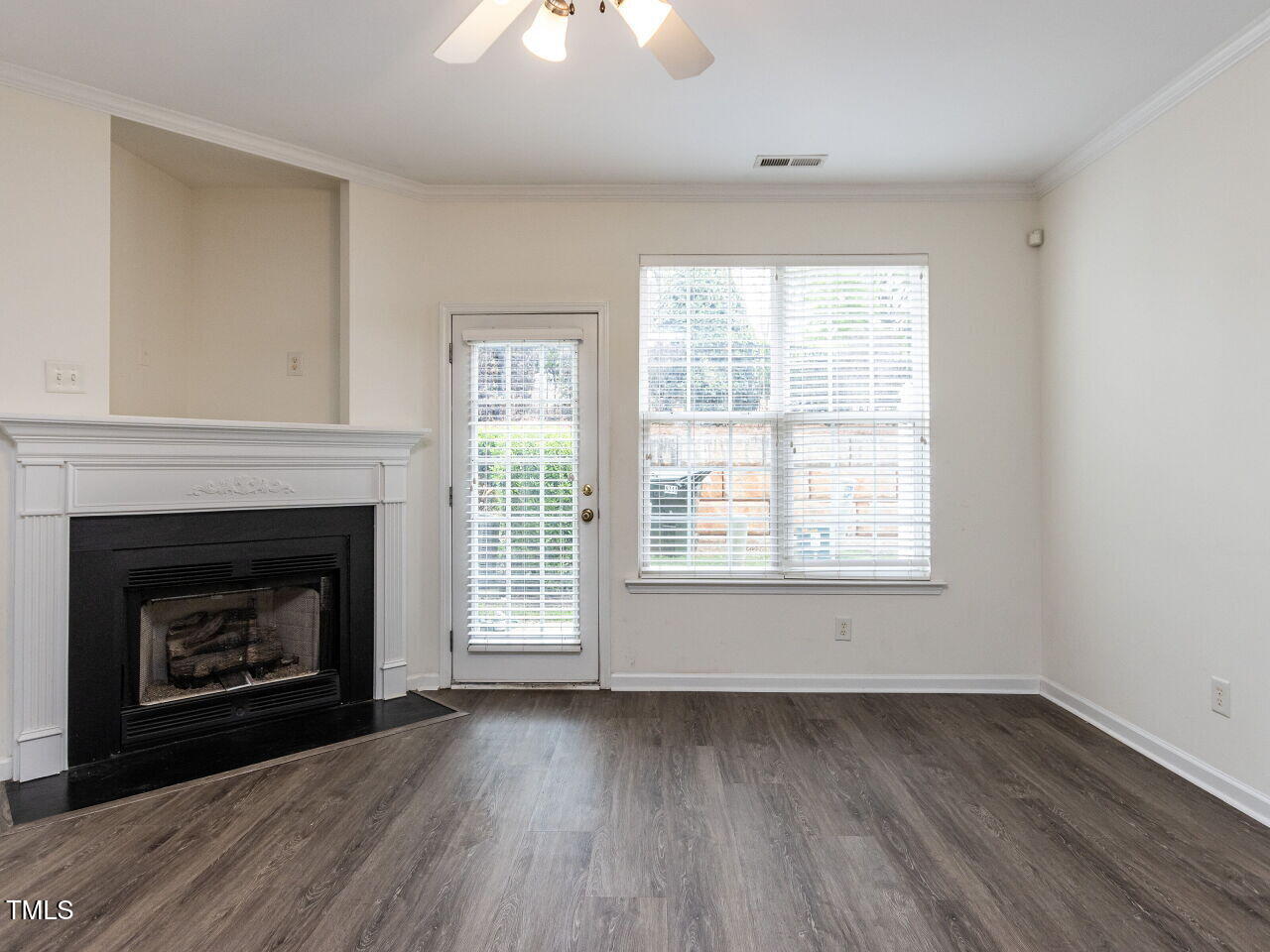 8244 City Loft Court Raleigh, NC 27613 - Photo 10 of 32 010-1280x960-living-room