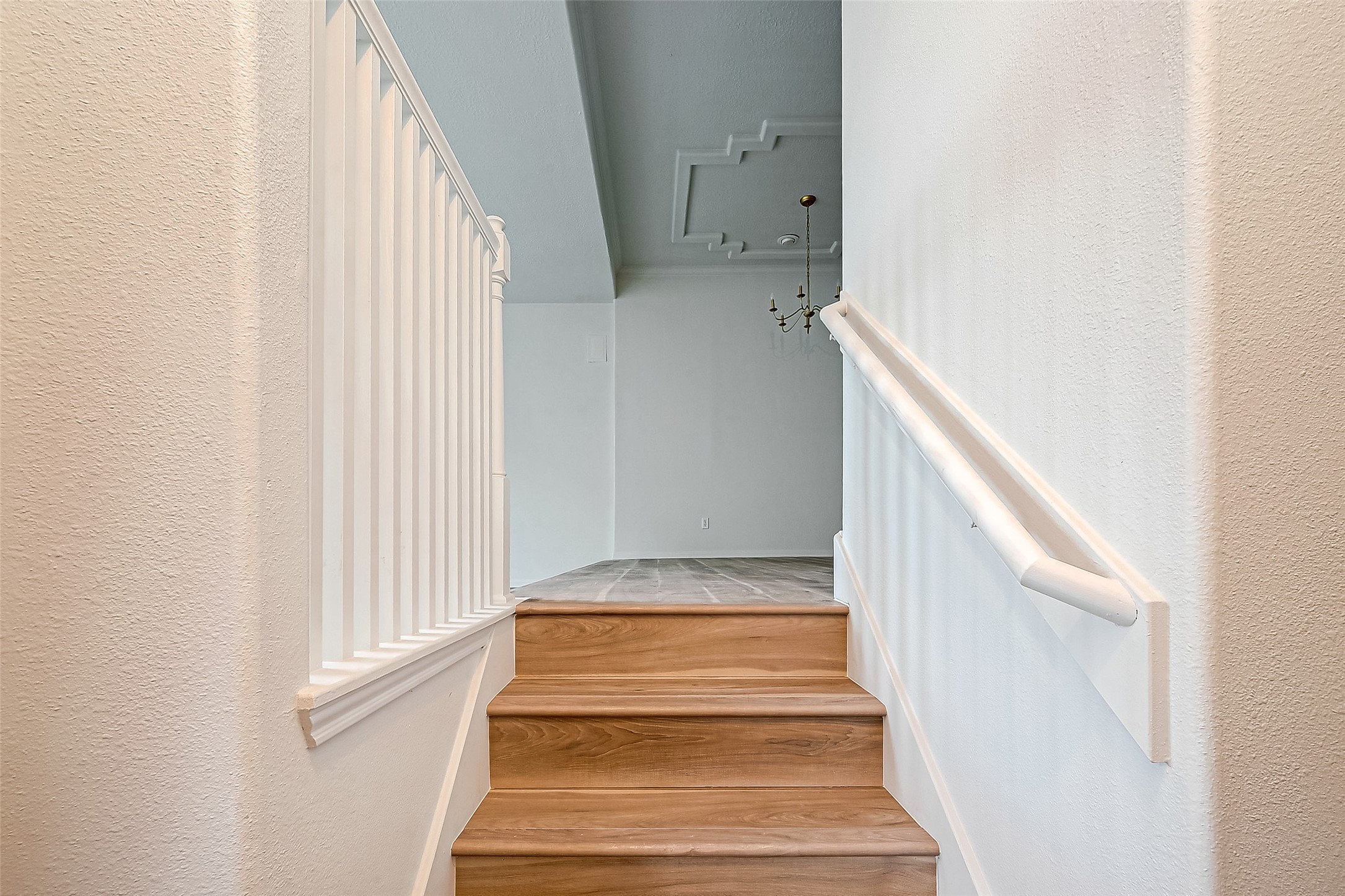 2150 Stacy Knoll Houston, TX 77008 - Photo 10 of 40